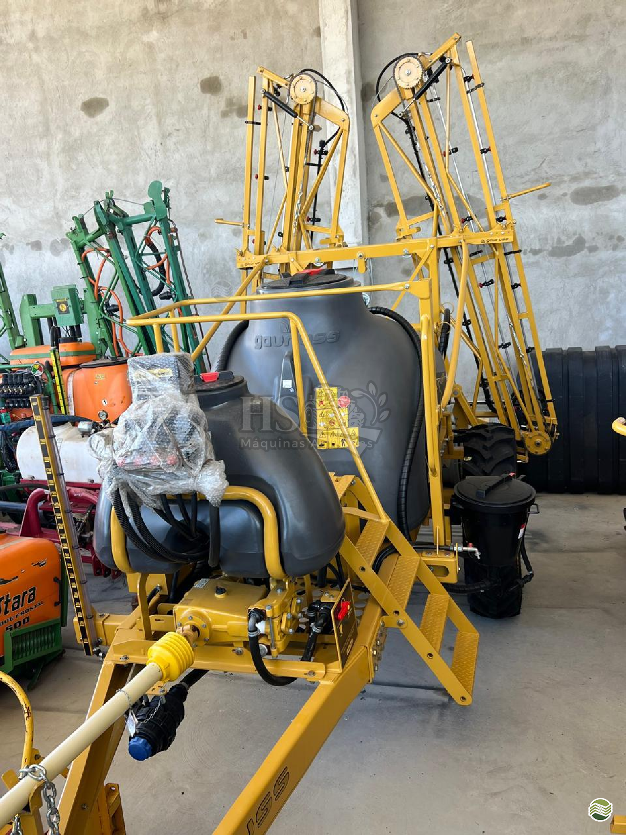 PULVERIZADOR GAURUS GAURUSS 2.000 Arrasto HS Máquinas Agrícolas PALMEIRA PARANÁ PR